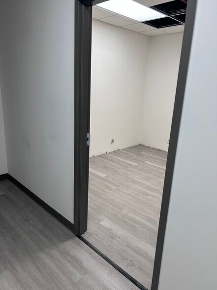 More Photos Of 4515 N 56th St, Lincoln Light Distribution For Lease