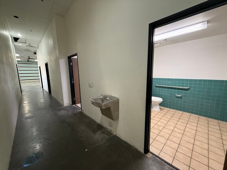 More Photos Of 7091 W Craig Rd, Las Vegas General Retail For Lease