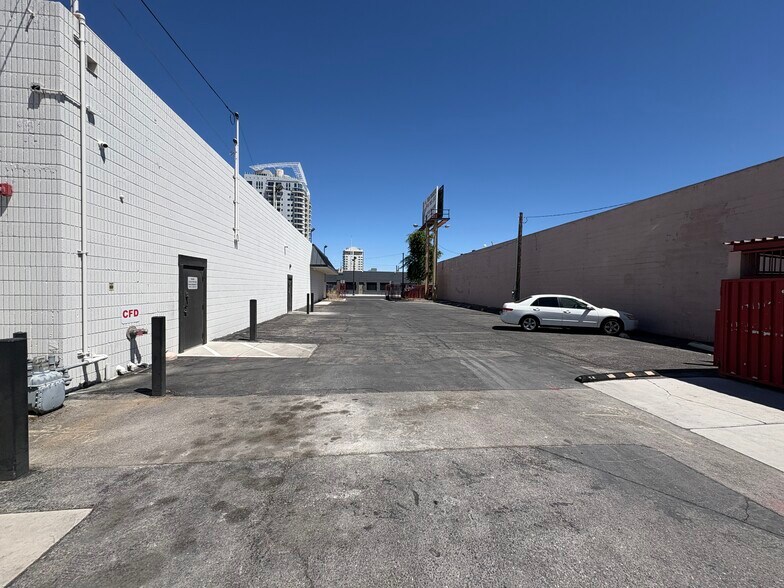 More Photos Of 900 S Main St, Las Vegas Office For Lease