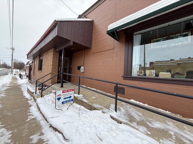 More Photos Of 106 Water St, Lake Mills General Retail For Sale