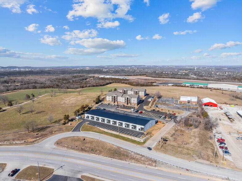 More Photos Of 201 Blue Sky ln, Hollister Flex For Lease
