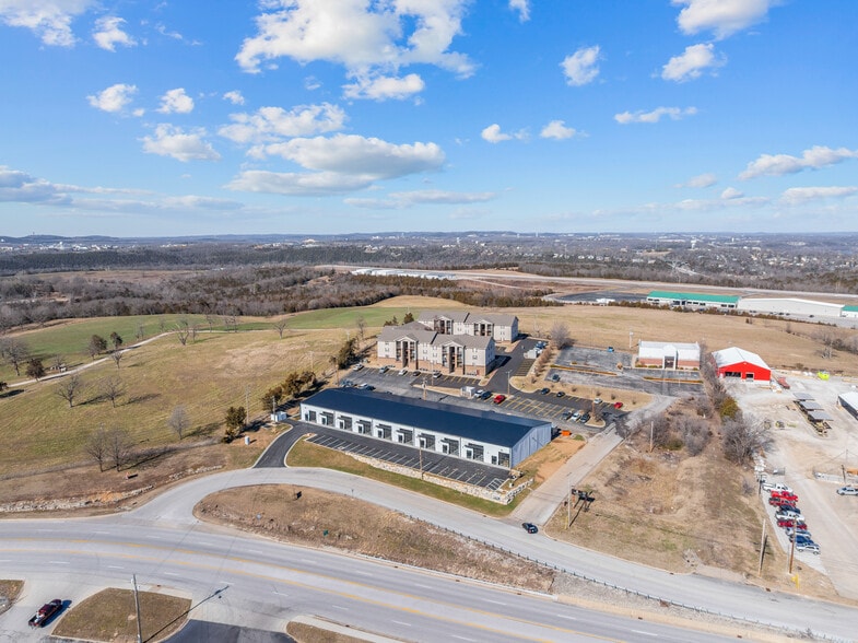 More Photos Of 201 Blue Sky ln, Hollister Flex For Lease
