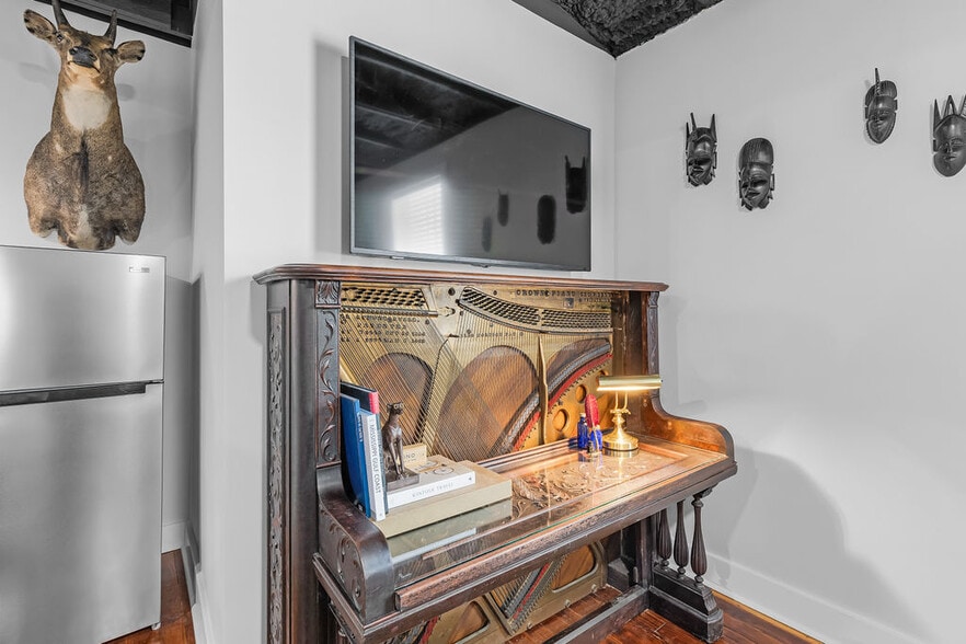 More Photos Of 156 Camellia St, Biloxi General Retail For Sale