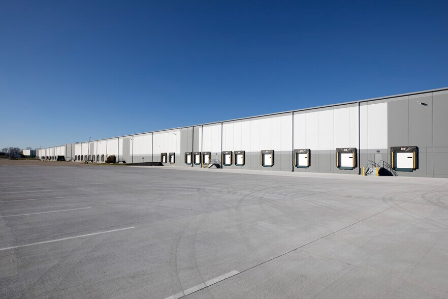 More Photos Of 7501 NW 106th Ter, Kansas City Distribution For Lease