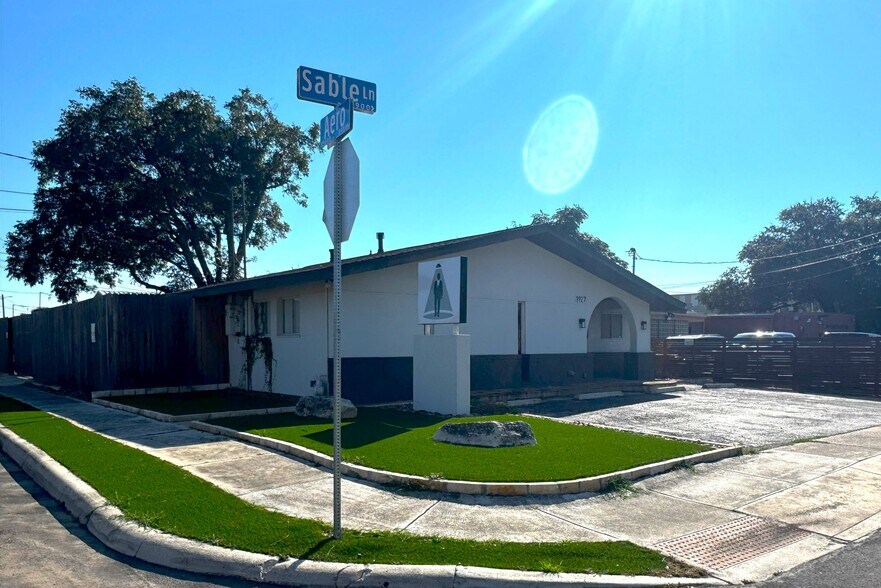 Primary Photo Of 1927 Sable Ln, San Antonio Office For Sale