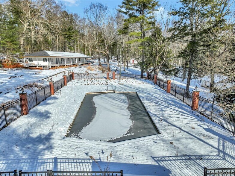 More Photos Of 25 State Route 55, Barryville Hotel For Sale