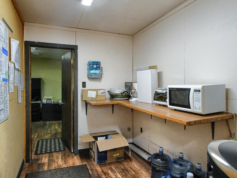 More Photos Of 610 Front St, Catasauqua Warehouse For Sale