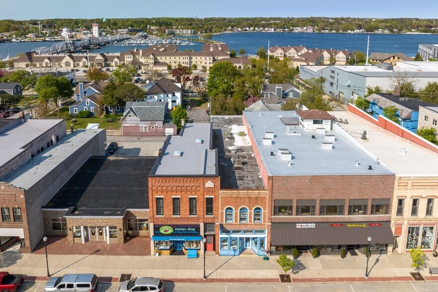 More Photos Of 147 N 3rd Ave, Sturgeon Bay Restaurant For Sale