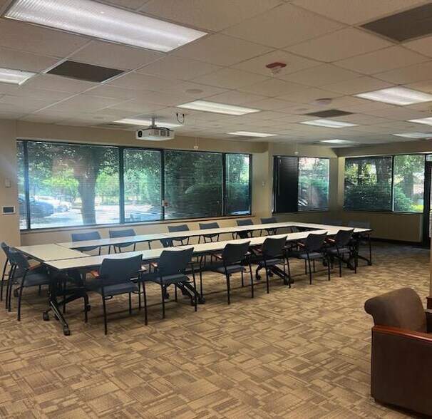 More Photos Of 324 W Wendover Ave, Greensboro Office For Lease