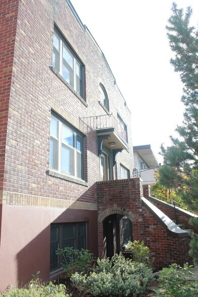 More Photos Of 4212 Phinney Ave, Seattle Apartments For Sale