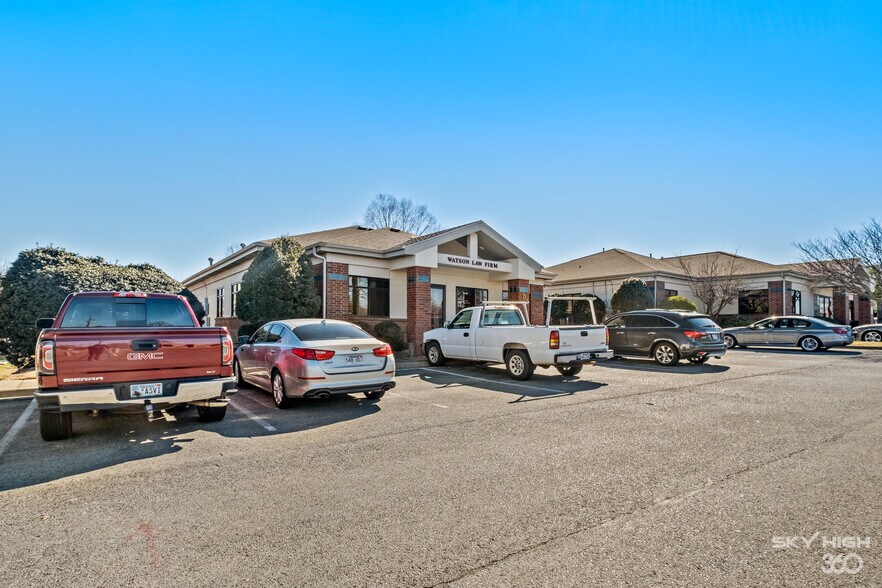 More Photos Of 3291 S Thompson St, Springdale Unknown For Lease