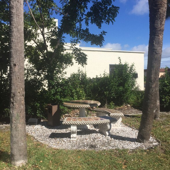 More Photos Of 2240 Palm Beach Lakes Blvd, West Palm Beach Office For Sale