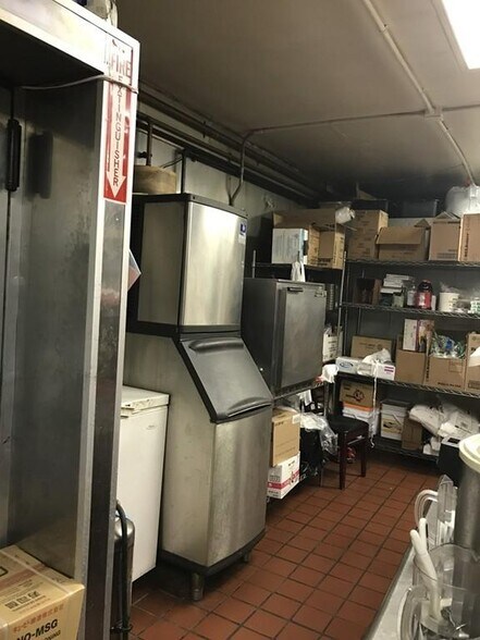 More Photos Of 11-19 N Pleasant St, Amherst Storefront Retail Office For Lease