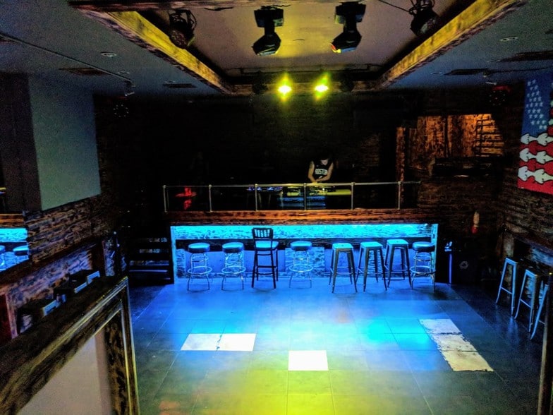 More Photos Of 291 Hooper St, Brooklyn Bar For Lease