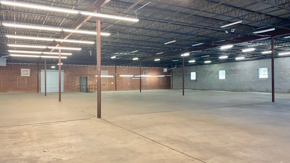 More Photos Of 2411 Sullivan Rd, College Park Warehouse For Lease