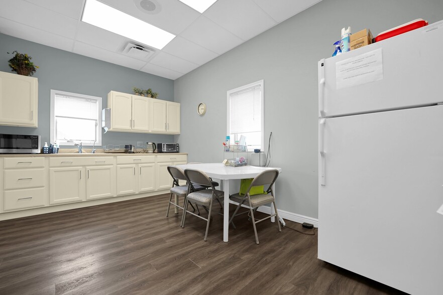 More Photos Of 40 Clairedan Dr, Powell Office For Lease