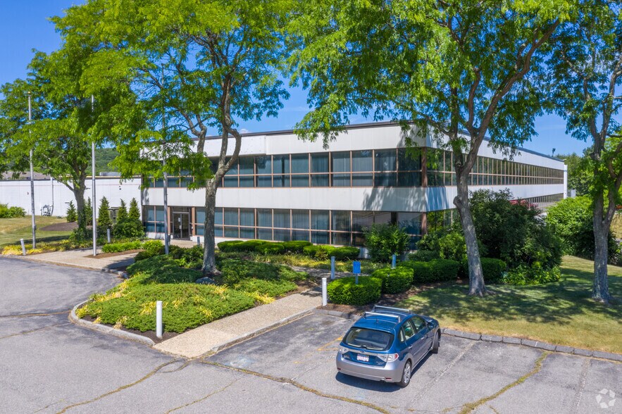 More Photos Of 125 Fisher St, Westborough Warehouse For Lease
