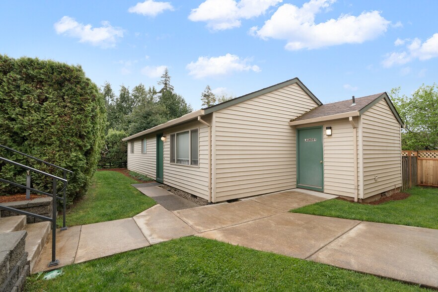 More Photos Of 430 Metzler St, Molalla Apartments For Sale