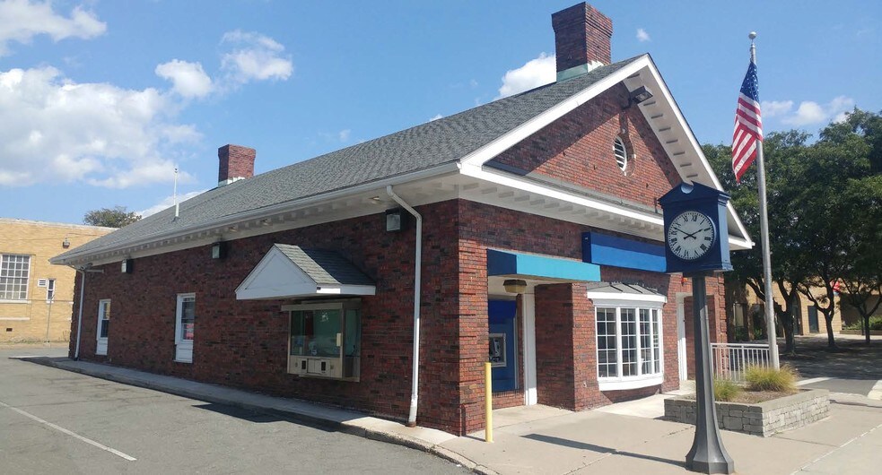 Primary Photo Of 50 Lafayette Ave, Suffern Freestanding For Lease