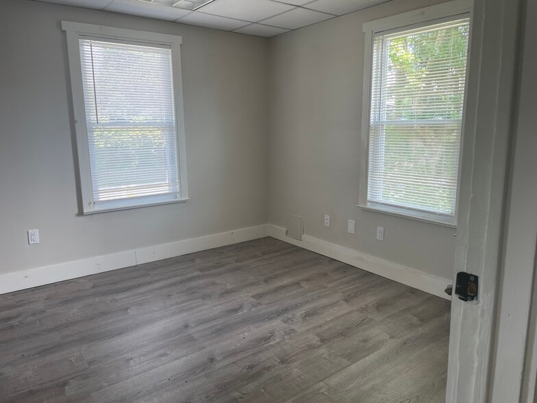 More Photos Of 879 Upper Main St, South Amboy Office For Sale