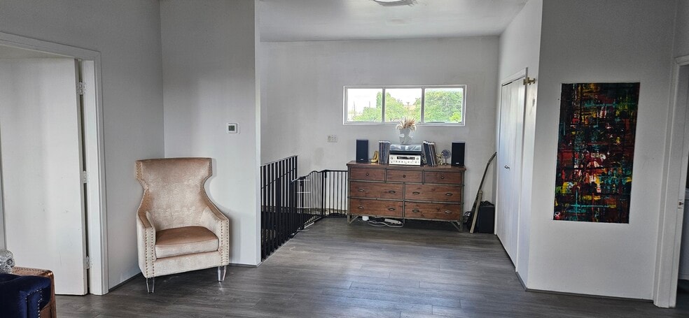 More Photos Of 3116 Commerce St, Dallas Office For Lease