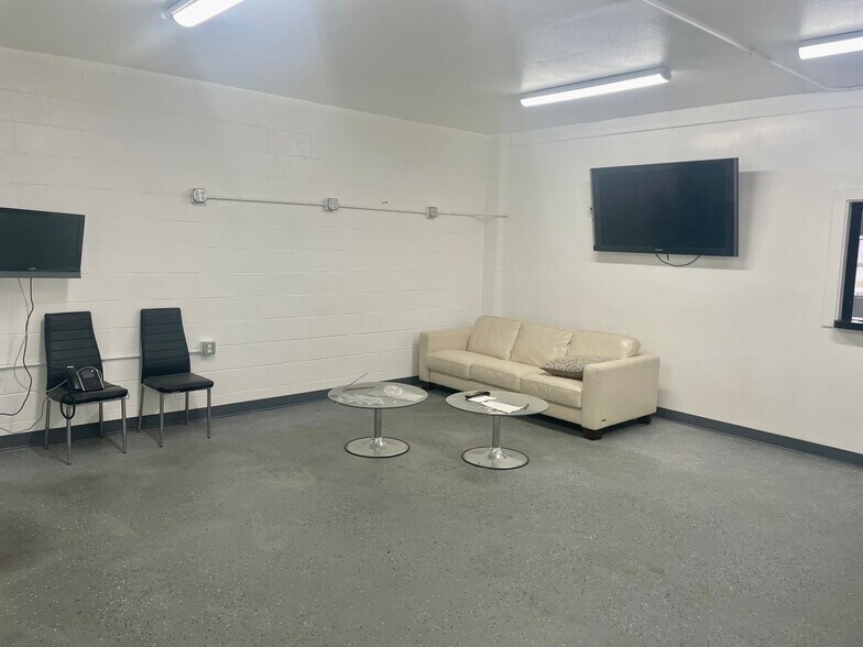 More Photos Of 8212-8214 San Fernando Rd, Sun Valley Light Distribution For Sale