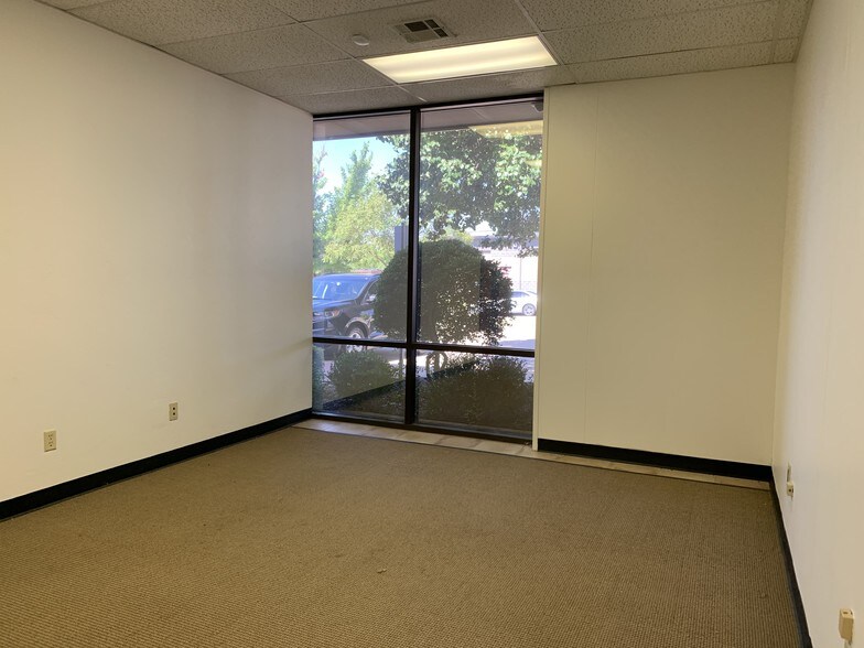 More Photos Of 7700 N Hudson Ave, Oklahoma City Light Manufacturing For Lease