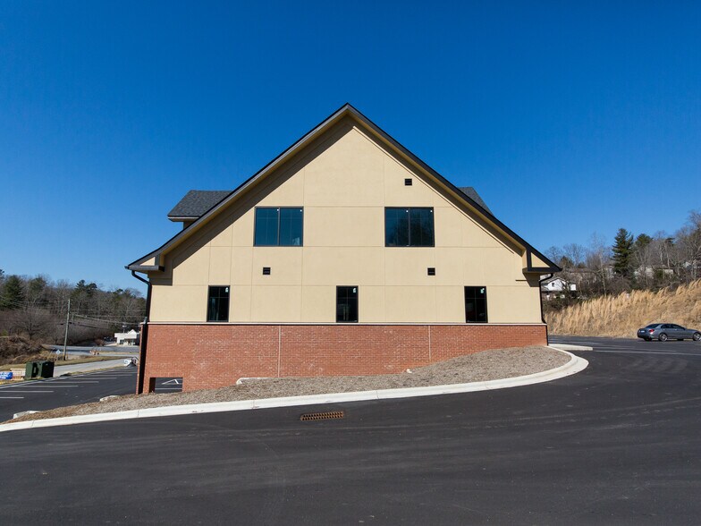 More Photos Of 208 Charlotte Hwy, Asheville Medical For Sale