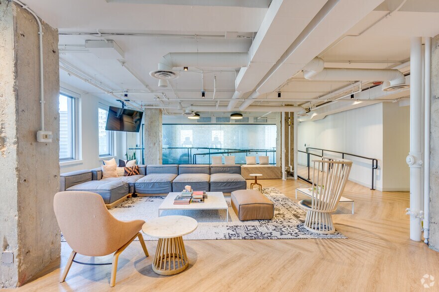 More Photos Of 121 W Wacker Dr, Chicago Office For Sale