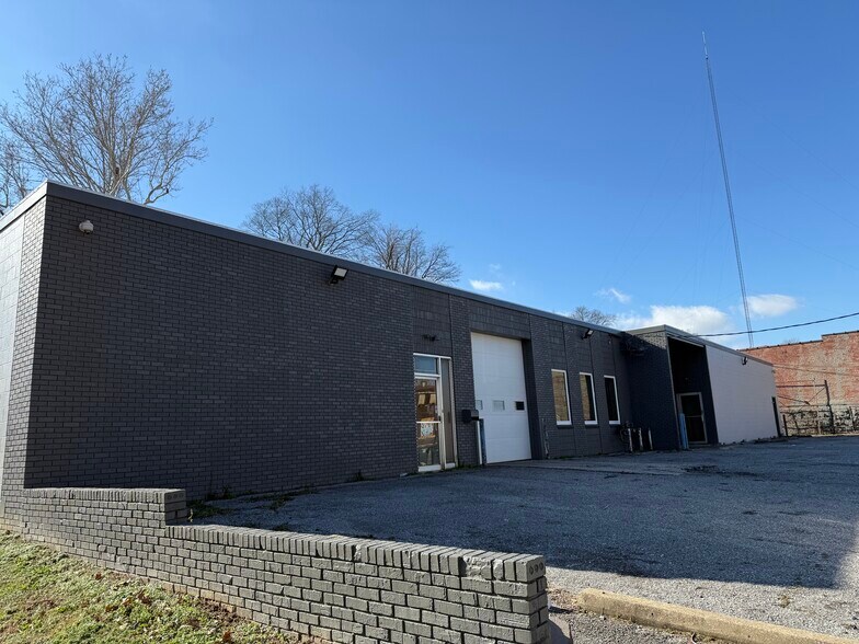 More Photos Of 691 Doctor Martin Luther King Junior Ave, Memphis Flex For Sale