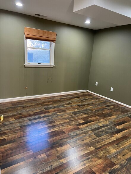 More Photos Of 10520 Warwick Ave, Fairfax Medical For Lease