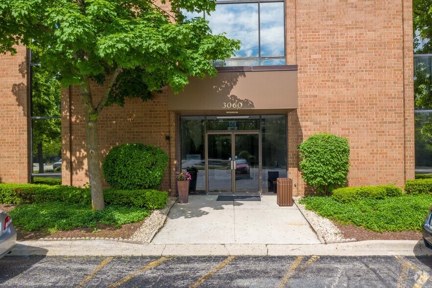 More Photos Of 3060-3080 Ogden Ave, Lisle Unknown For Lease