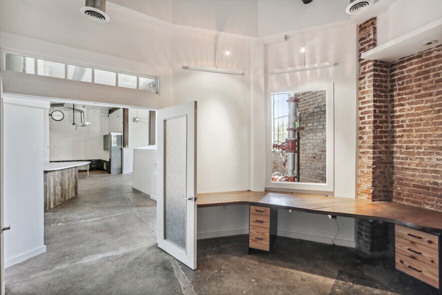 More Photos Of 887 W Marietta St NW, Atlanta Loft Creative Space For Lease