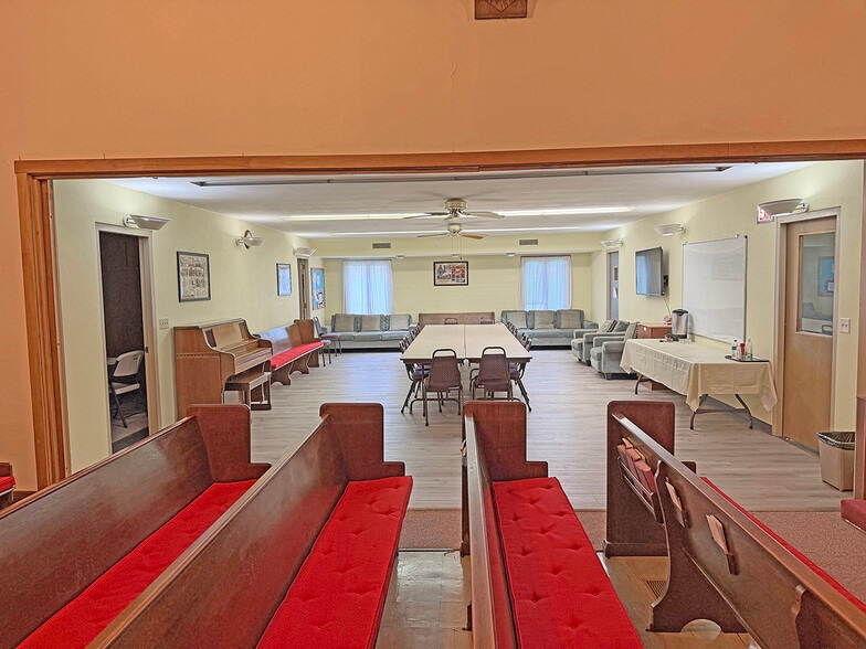 More Photos Of 1503 Broadway, Rockford Religious Facility For Sale