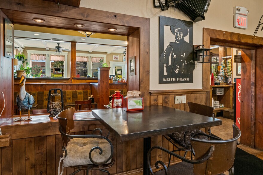 More Photos Of 2711 W College St, Bozeman Restaurant For Sale