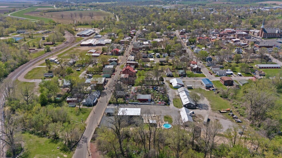 More Photos Of 305 N Main St, Ste Genevieve Storefront Retail Residential For Sale