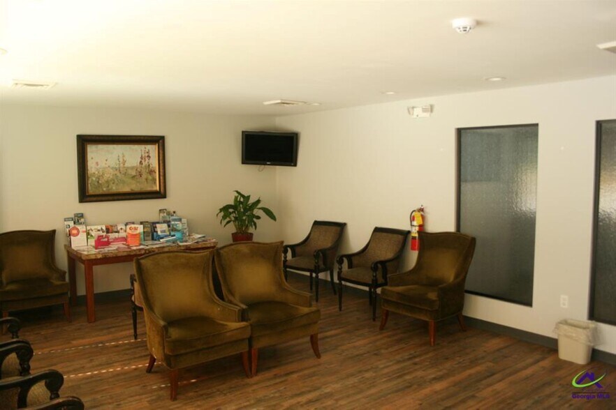 More Photos Of 1057 Morningside Dr, Perry Medical For Sale