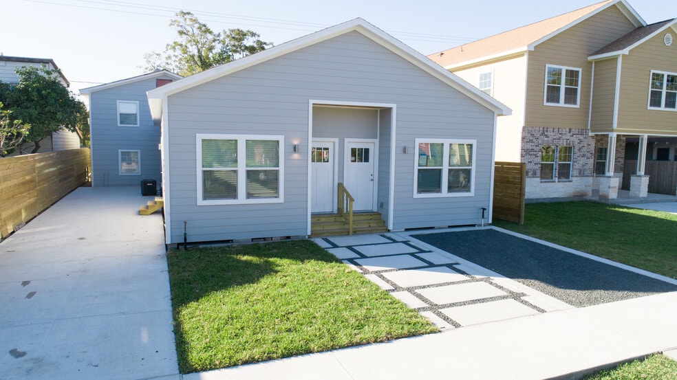 More Photos Of 2620 Delafield St, Houston Apartments For Sale