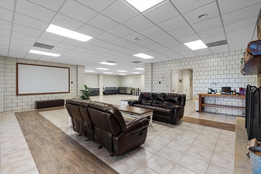 More Photos Of 1092 FM 3000, Elgin Specialty For Sale