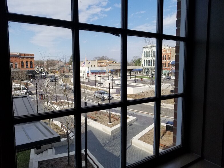 More Photos Of 49 Public Sq, Shelbyville Office For Sale