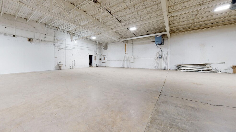 More Photos Of 1650 Cass St, Fort Wayne Warehouse For Sale