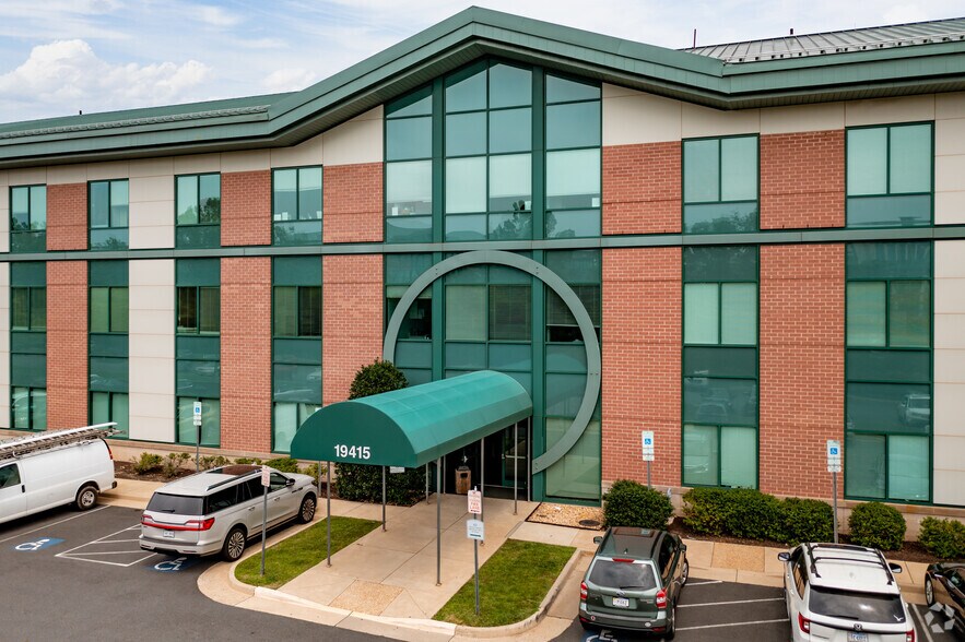 More Photos Of 19415 Deerfield Ave, Lansdowne Medical For Lease