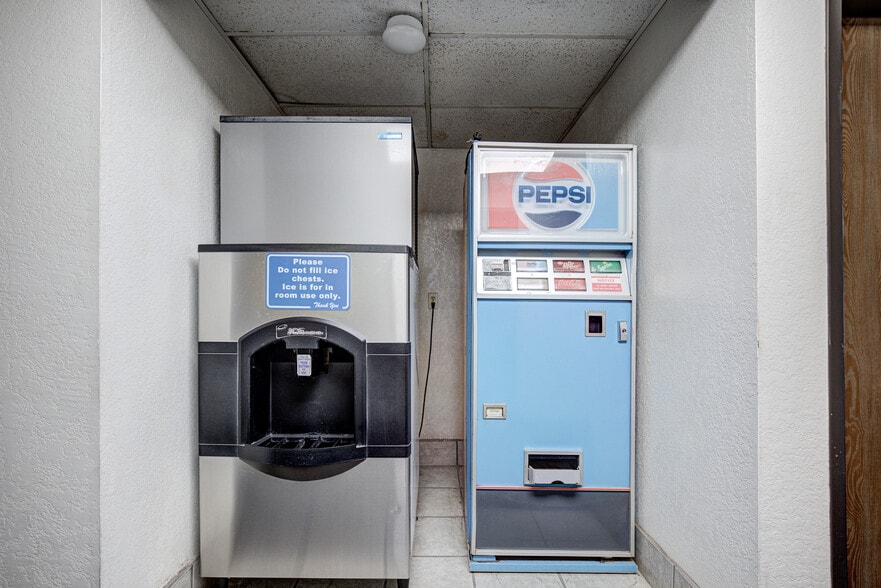 More Photos Of 101 W Phoenix St, Payson Hotel For Sale