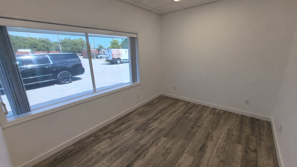 More Photos Of 6900 Barbour Rd, Riviera Beach Manufacturing For Lease