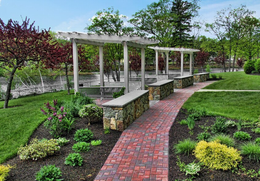 More Photos Of 500 Cummings Ctr, Beverly Office For Lease