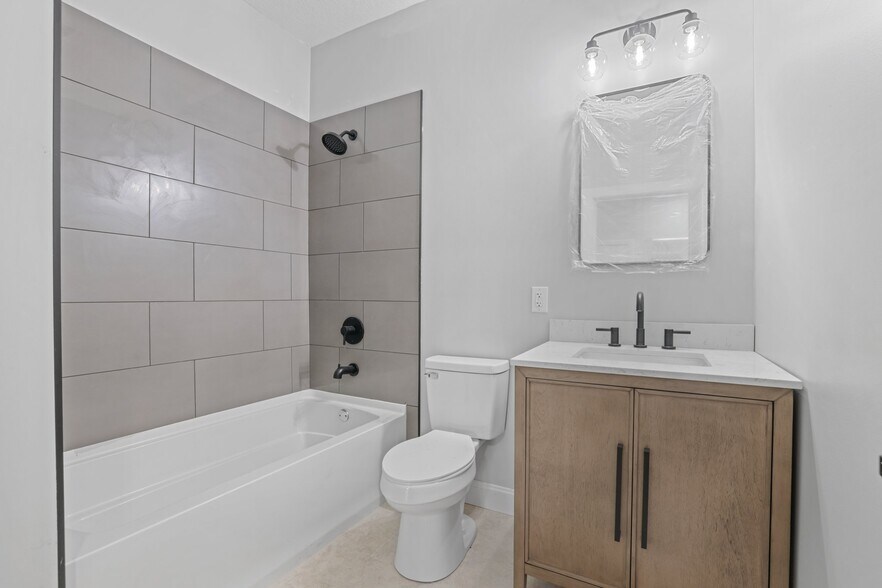 More Photos Of 1890 S High St, Columbus Light Distribution For Sale