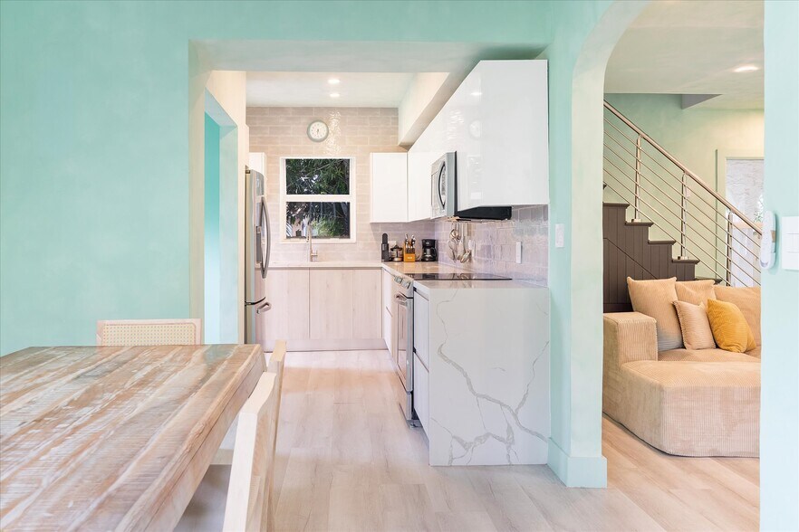 More Photos Of 22 NE 44th St, Miami Office Residential For Lease
