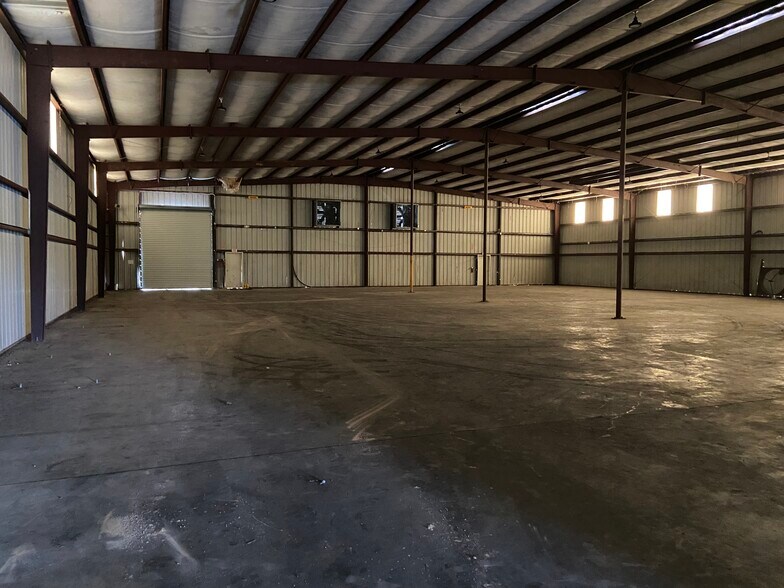 More Photos Of 19146 Highway 190 E, Hammond Warehouse For Lease