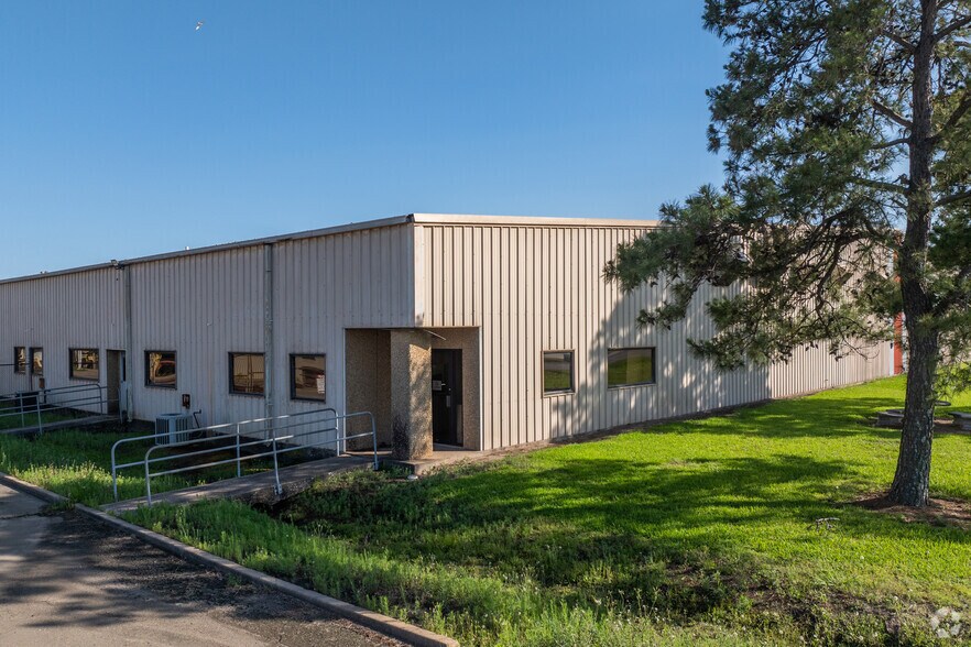 More Photos Of 6817 Industrial Rd, Beaumont Manufacturing For Sale