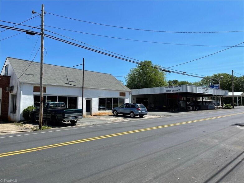 Primary Photo Of 607 Main, Pilot Mountain Storefront Retail Residential For Sale